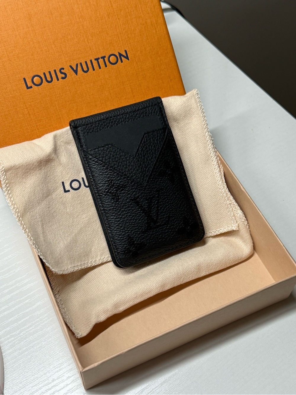 Louis Vuitton Compact Magnet Cardholder in Black Monogram Midnight (Giftable) - Picture 5 of 5
